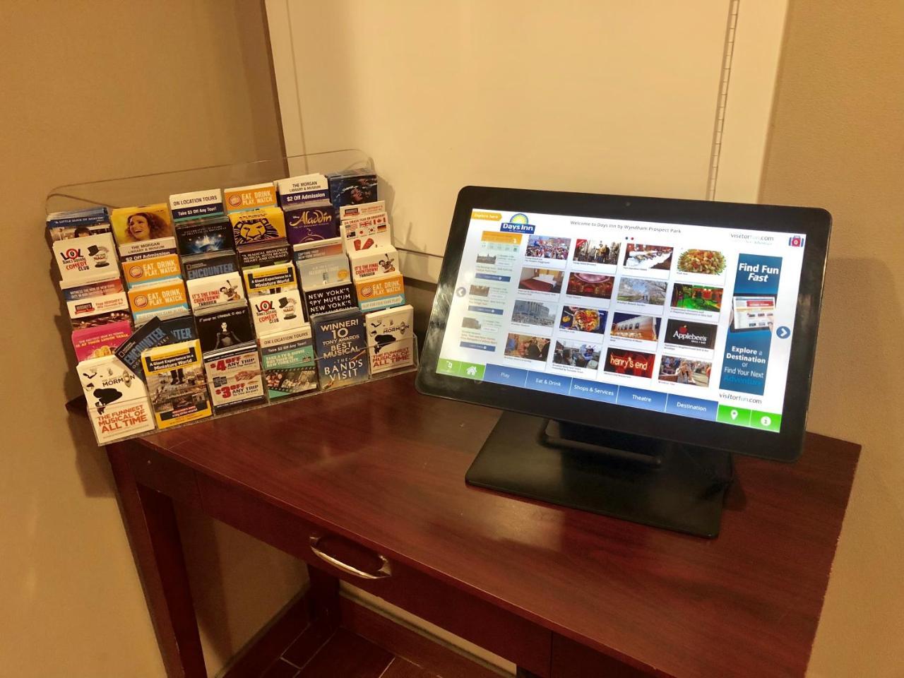 Days Inn By Wyndham Brooklyn Borough Park New York Ngoại thất bức ảnh