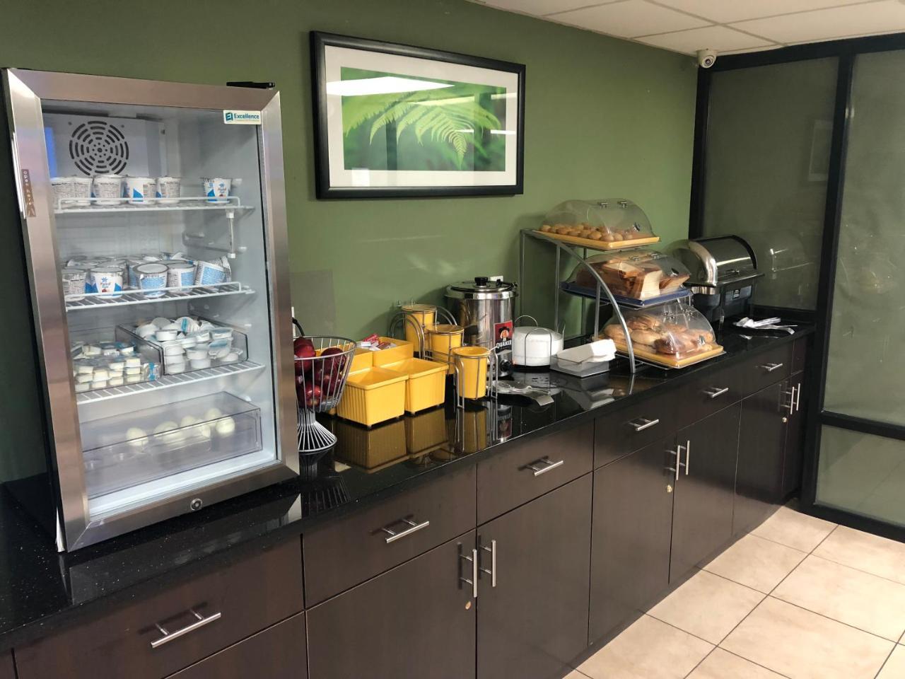 Days Inn By Wyndham Brooklyn Borough Park New York Ngoại thất bức ảnh