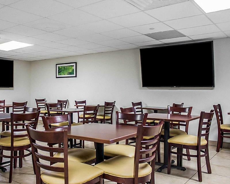 Days Inn By Wyndham Brooklyn Borough Park New York Ngoại thất bức ảnh
